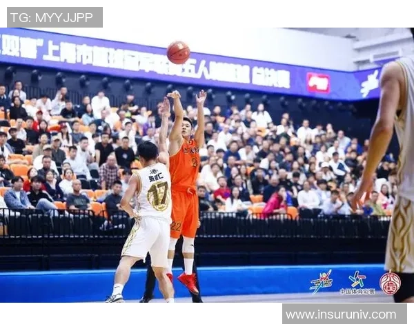 上海篮球队在城市联赛中以66分稳居积分榜首位展现强劲实力 上海篮球队在城市联赛中以66分稳居积分榜首位展现强劲实力