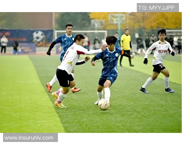 李华在绿茵场上的成长与奋斗历程揭秘足球梦想的追逐与坚持 李华在绿茵场上的成长与奋斗历程揭秘足球梦想的追逐与坚持