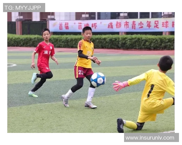 足球秀操作带你领略精彩瞬间掌握技巧提升球技的秘诀分享 足球秀操作带你领略精彩瞬间掌握技巧提升球技的秘诀分享